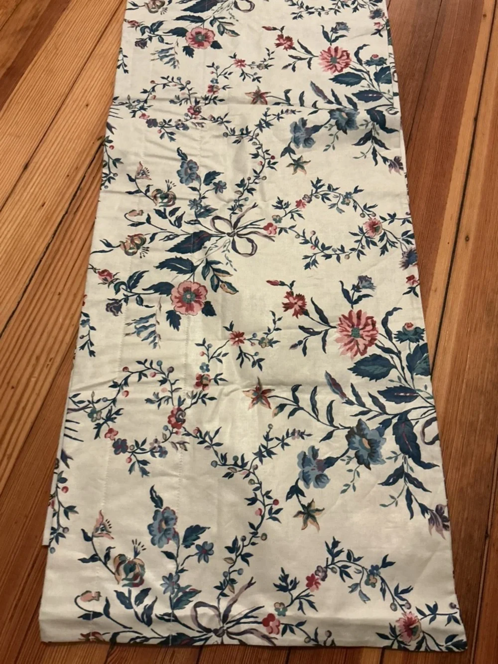 NWOT Waverly Nantucket Stroll Wisteria Floral Valance